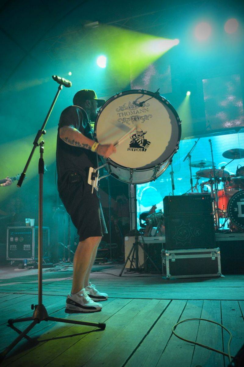 Divokej Bill dorazil na vlně Tsunami do Výravy