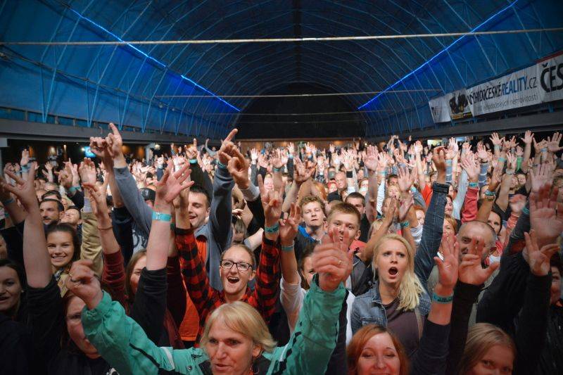 Divokej Bill dorazil na vlně Tsunami do Výravy