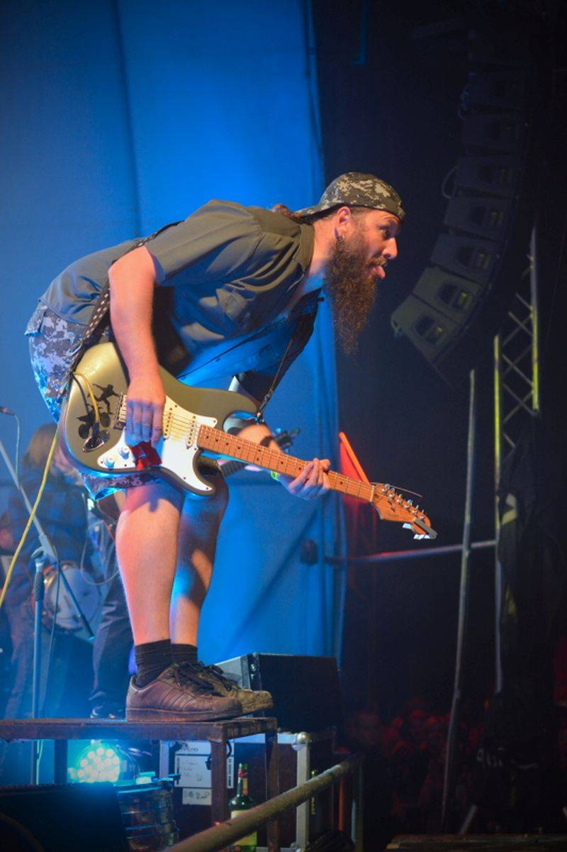 Divokej Bill dorazil na vlně Tsunami do Výravy