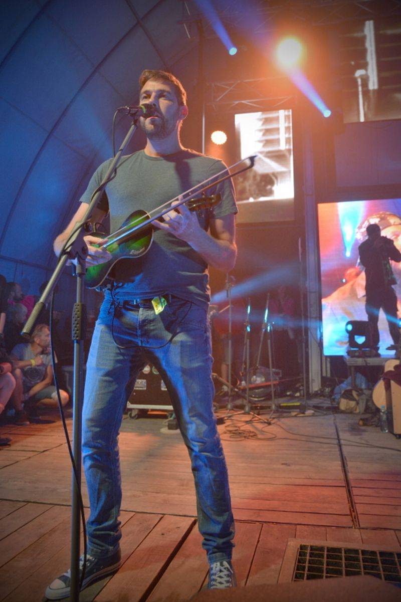 Divokej Bill dorazil na vlně Tsunami do Výravy