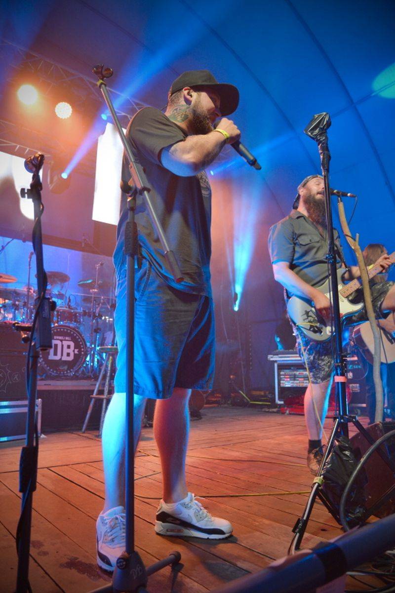 Divokej Bill dorazil na vlně Tsunami do Výravy