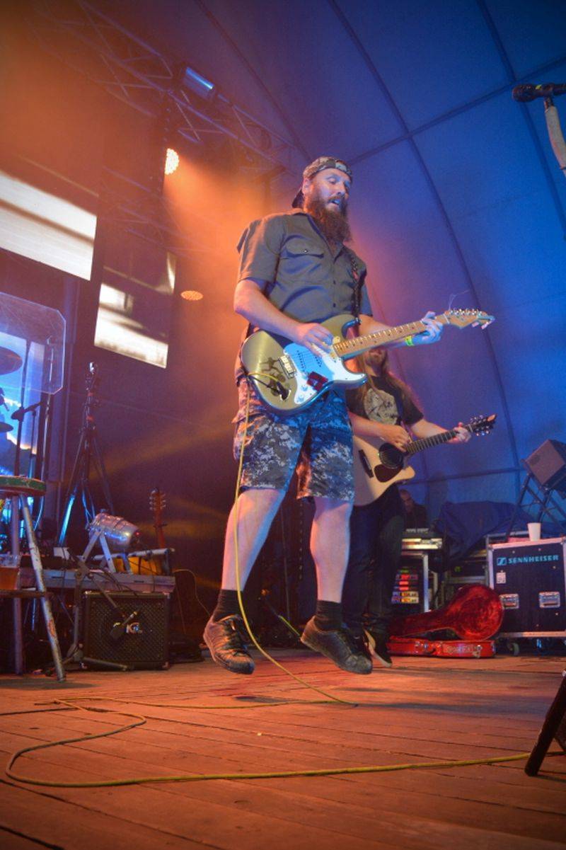 Divokej Bill dorazil na vlně Tsunami do Výravy