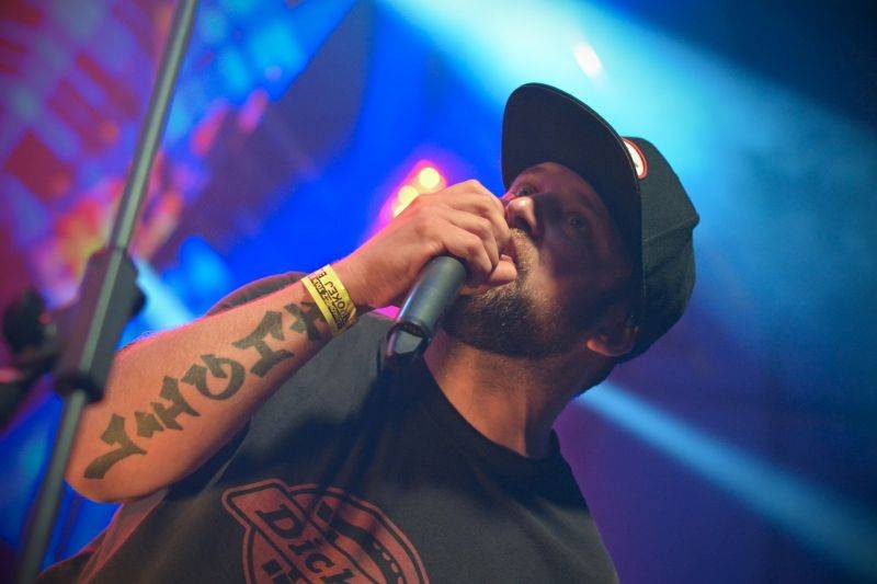 Divokej Bill dorazil na vlně Tsunami do Výravy