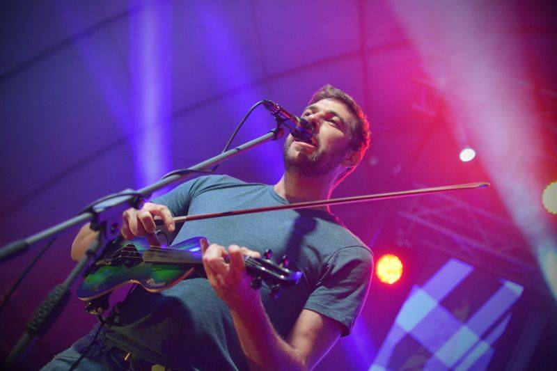 Divokej Bill dorazil na vlně Tsunami do Výravy