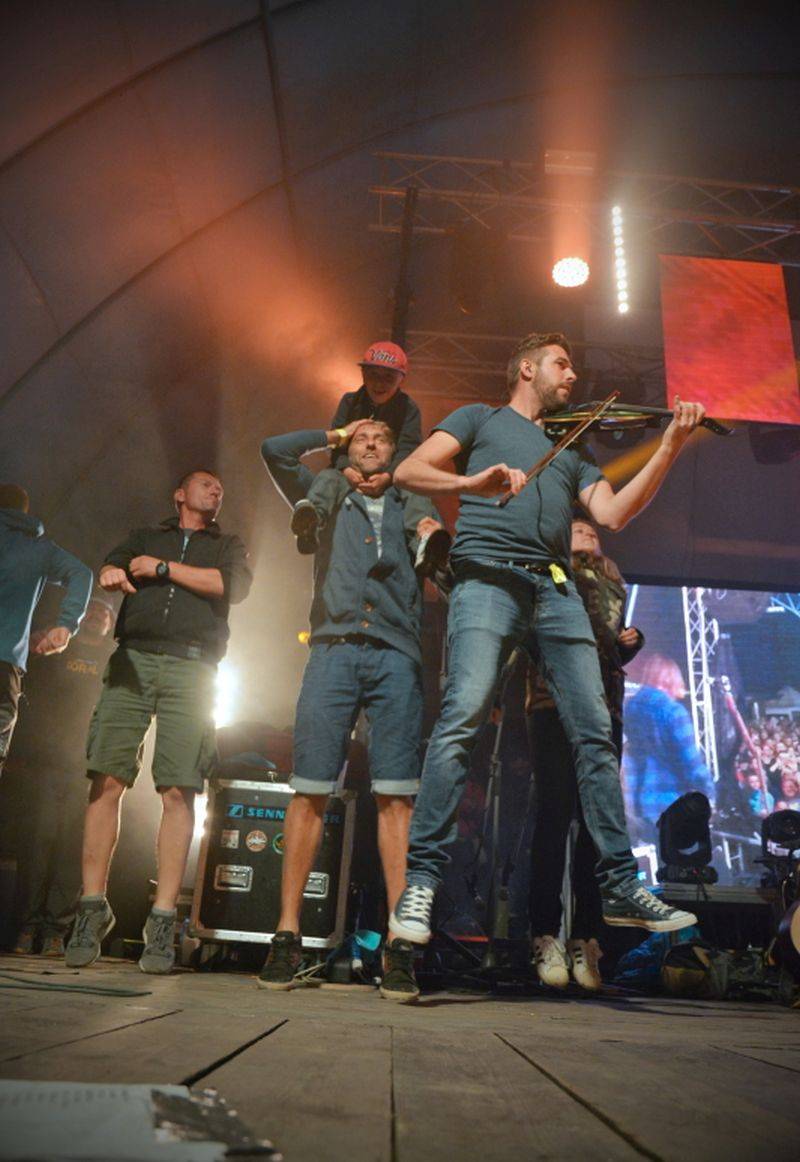 Divokej Bill dorazil na vlně Tsunami do Výravy