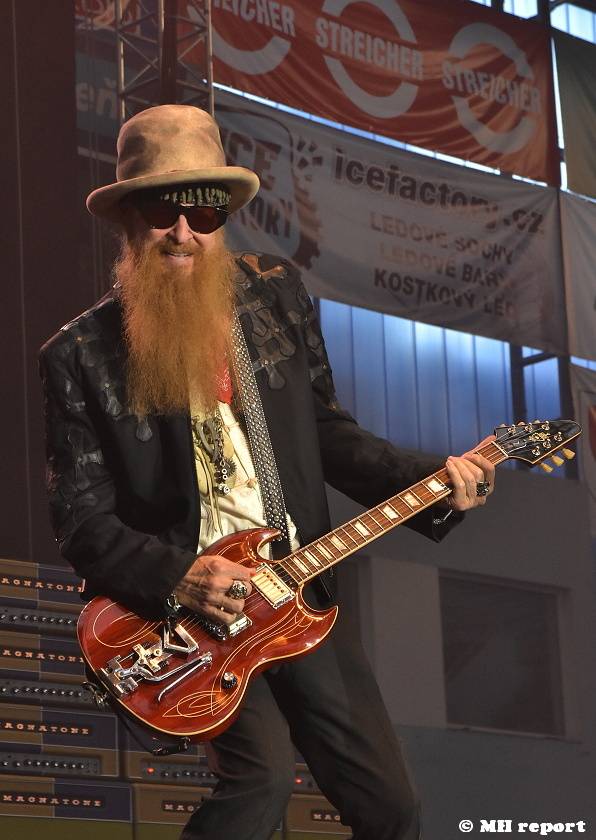 ZZ Top v Plzni: Legendární vousáči naplnili zimní stadion 