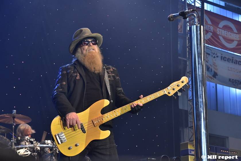ZZ Top v Plzni: Legendární vousáči naplnili zimní stadion 