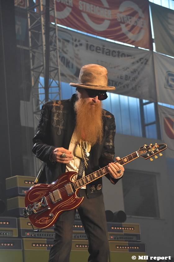 ZZ Top v Plzni: Legendární vousáči naplnili zimní stadion 