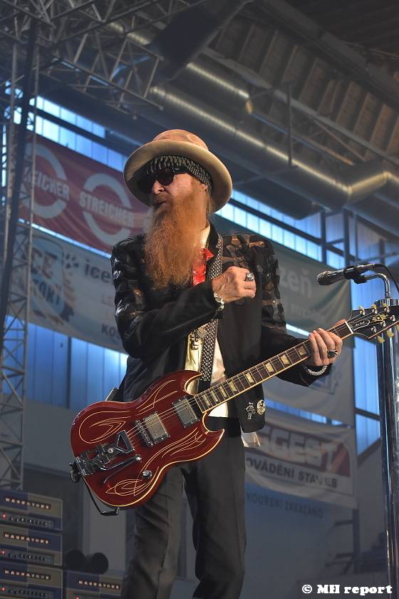 ZZ Top v Plzni: Legendární vousáči naplnili zimní stadion 
