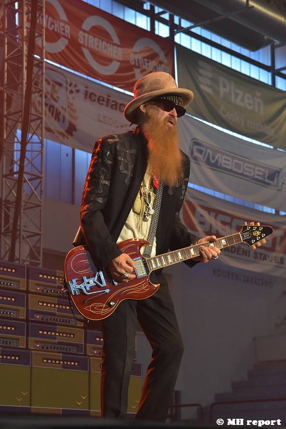 ZZ Top v Plzni: Legendární vousáči naplnili zimní stadion 