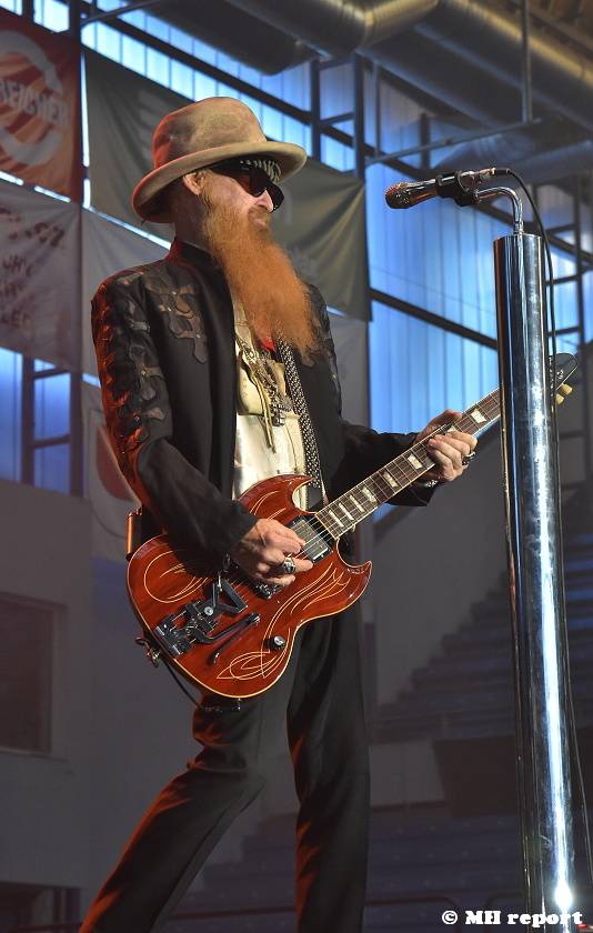 ZZ Top v Plzni: Legendární vousáči naplnili zimní stadion 
