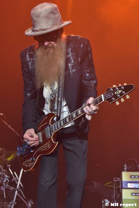 ZZ Top v Plzni: Legendární vousáči naplnili zimní stadion 