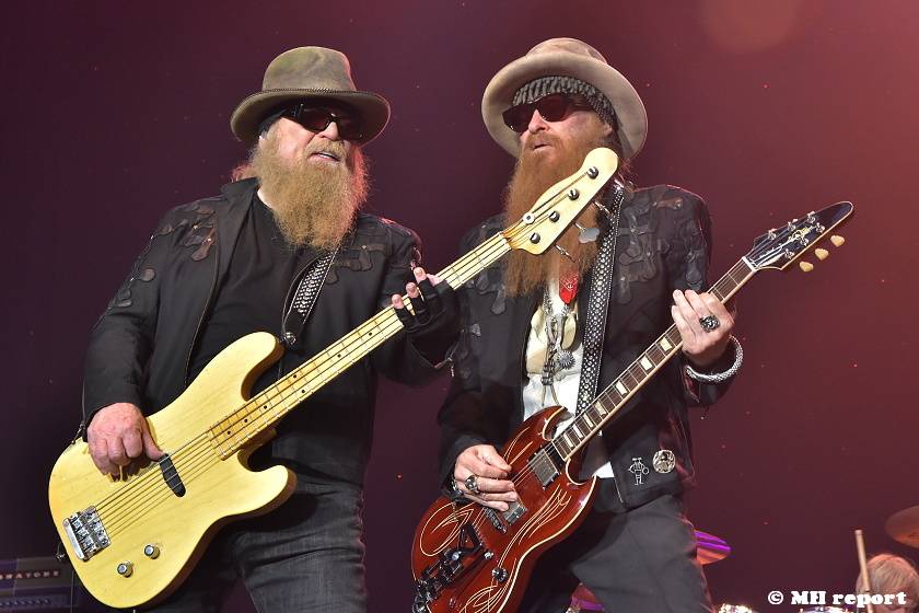 ZZ Top v Plzni: Legendární vousáči naplnili zimní stadion 