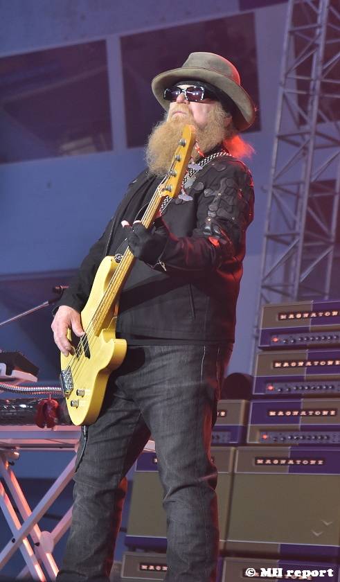 ZZ Top v Plzni: Legendární vousáči naplnili zimní stadion 