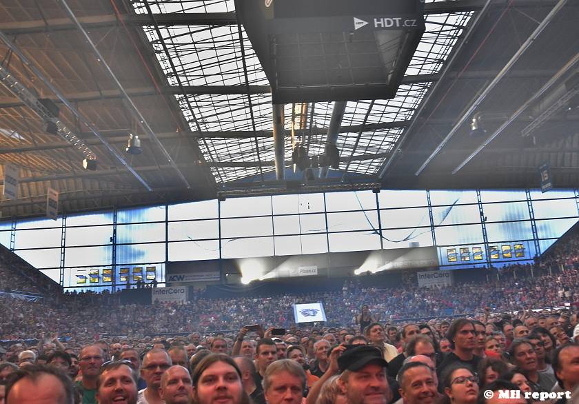 ZZ Top v Plzni: Legendární vousáči naplnili zimní stadion 