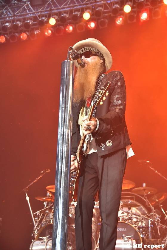 ZZ Top v Plzni: Legendární vousáči naplnili zimní stadion 