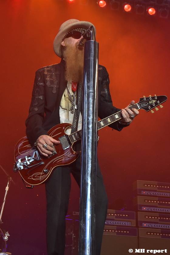 ZZ Top v Plzni: Legendární vousáči naplnili zimní stadion 