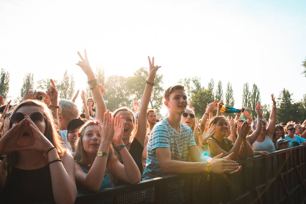 Druhý den Colours: Skvělá LP, legendární Norah Jones a impozantní Faada Freddy