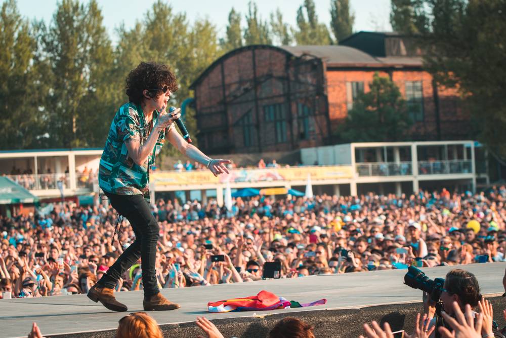 Druhý den Colours: Skvělá LP, legendární Norah Jones a impozantní Faada Freddy