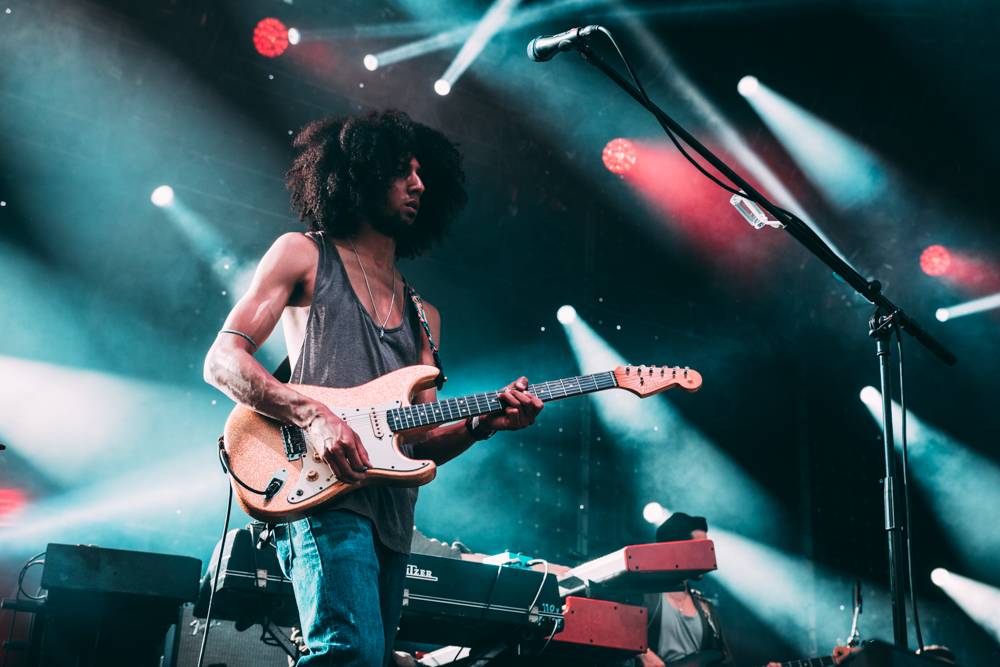 Druhý den Colours: Skvělá LP, legendární Norah Jones a impozantní Faada Freddy