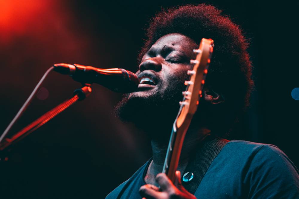 Druhý den Colours: Skvělá LP, legendární Norah Jones a impozantní Faada Freddy