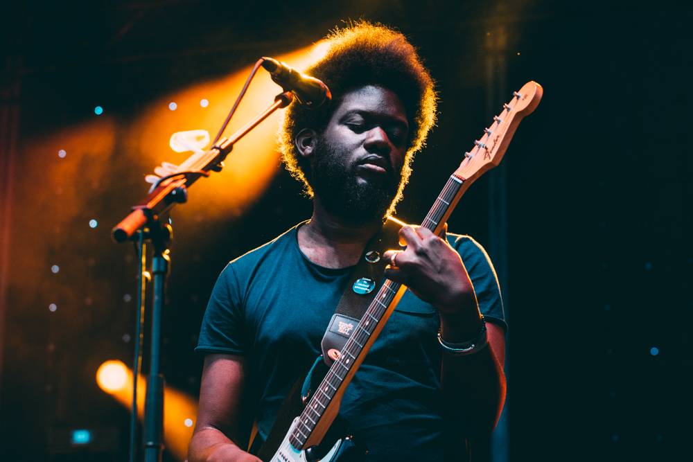 Druhý den Colours: Skvělá LP, legendární Norah Jones a impozantní Faada Freddy