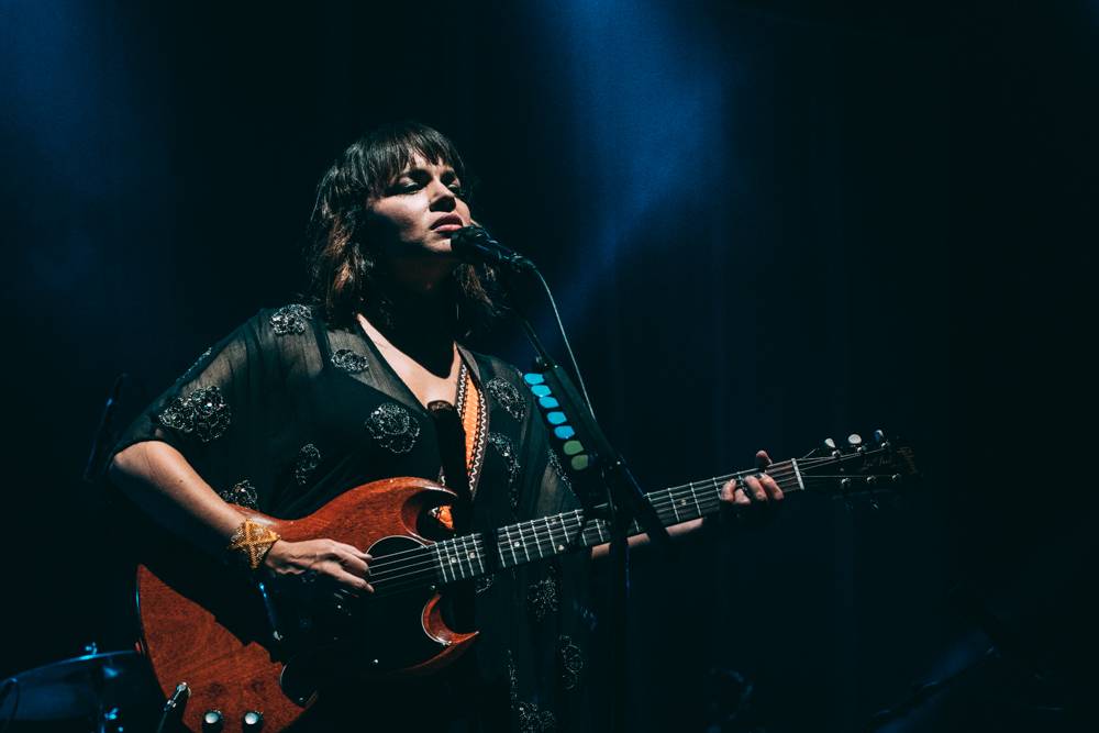 Druhý den Colours: Skvělá LP, legendární Norah Jones a impozantní Faada Freddy