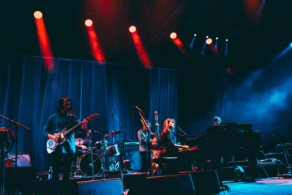 Druhý den Colours: Skvělá LP, legendární Norah Jones a impozantní Faada Freddy