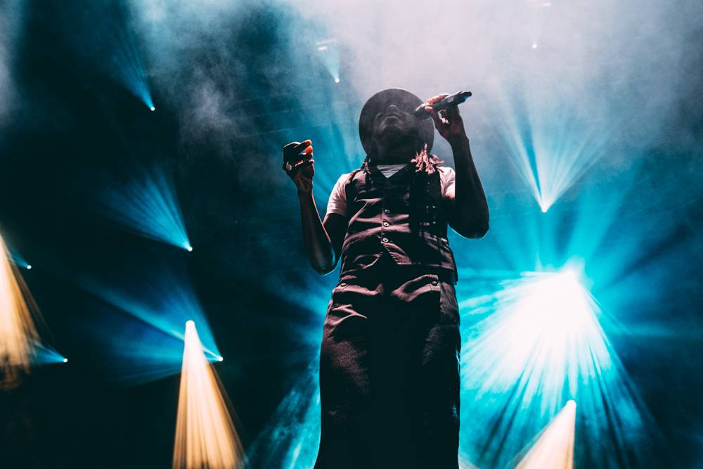 Druhý den Colours: Skvělá LP, legendární Norah Jones a impozantní Faada Freddy