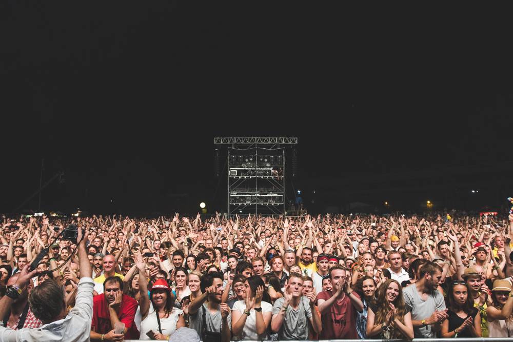 Druhý den Colours: Skvělá LP, legendární Norah Jones a impozantní Faada Freddy