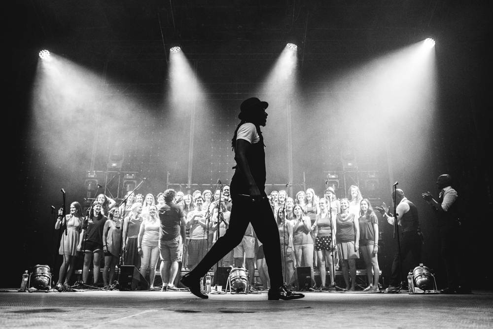 Druhý den Colours: Skvělá LP, legendární Norah Jones a impozantní Faada Freddy