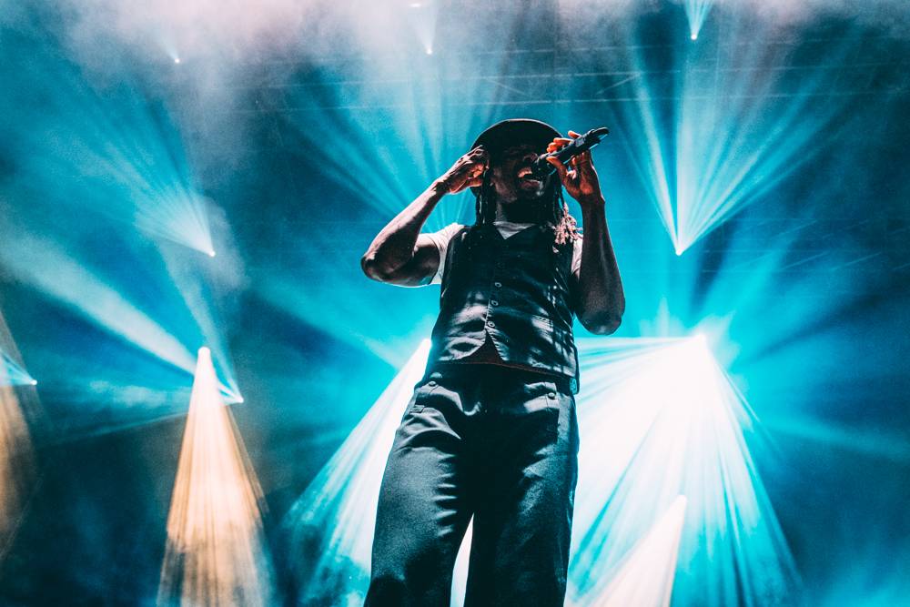 Druhý den Colours: Skvělá LP, legendární Norah Jones a impozantní Faada Freddy