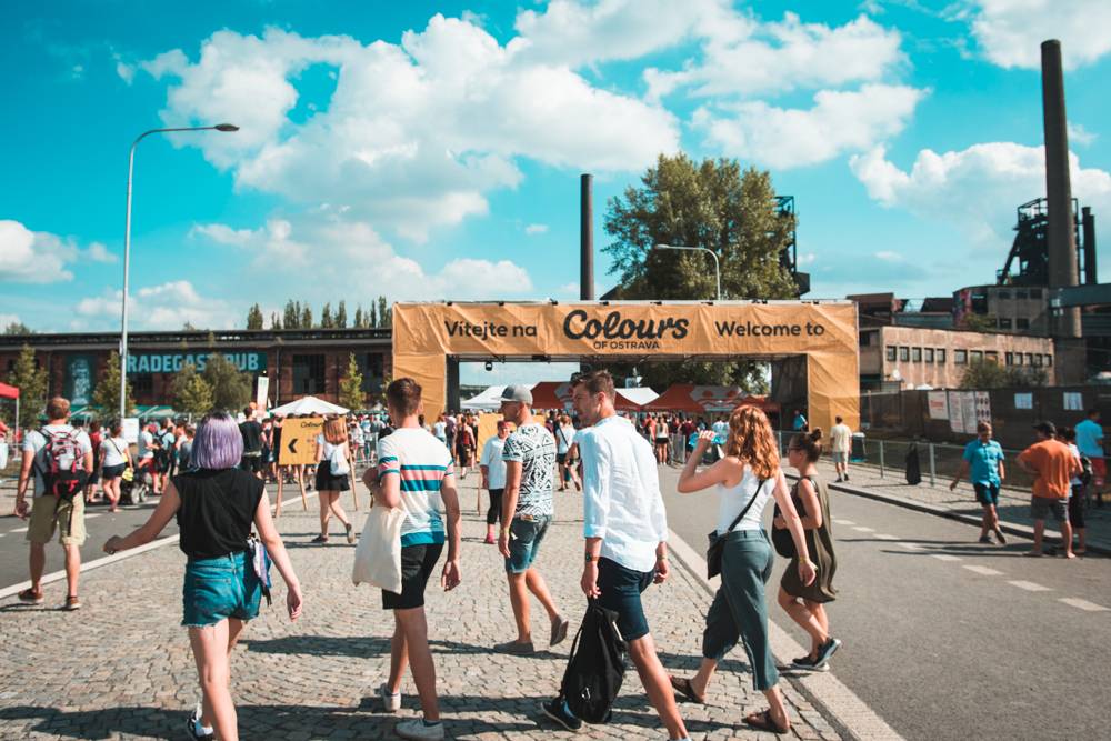 Třetí den Colours of Ostrava: Michal Hrůza s filharmonií, skvělí Midnight Oil a překvapení St. Paul & The Broken Bones