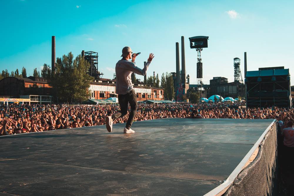 Třetí den Colours of Ostrava: Michal Hrůza s filharmonií, skvělí Midnight Oil a překvapení St. Paul & The Broken Bones