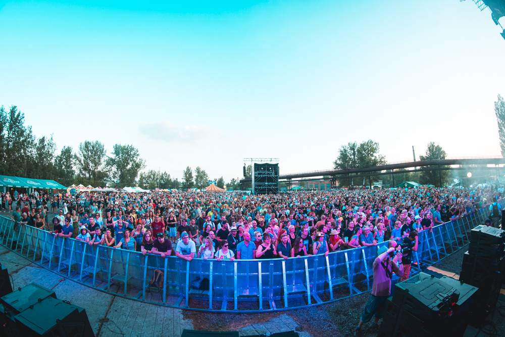 Třetí den Colours of Ostrava: Michal Hrůza s filharmonií, skvělí Midnight Oil a překvapení St. Paul & The Broken Bones