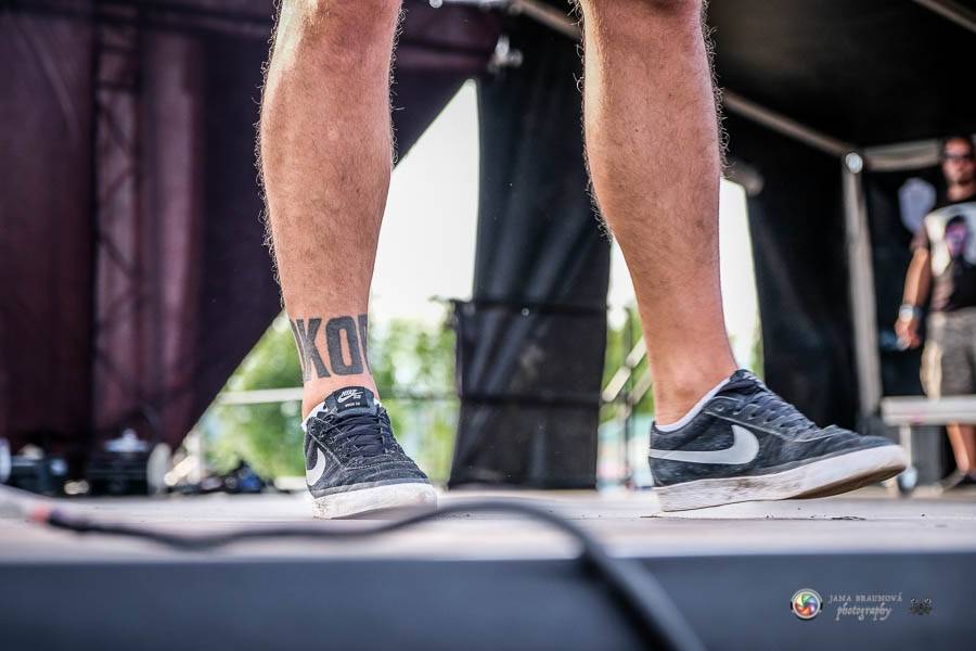 Hrady CZ na Švihově: V pátek fanoušky rozohnili Rybičky 48, Visací zámek nebo Smrtislav