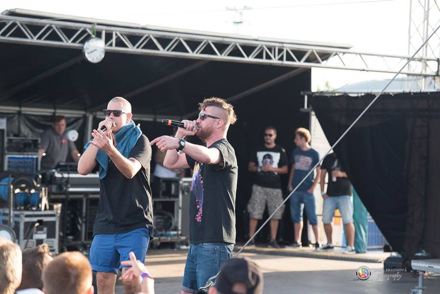 Hrady CZ na Švihově: V pátek fanoušky rozohnili Rybičky 48, Visací zámek nebo Smrtislav