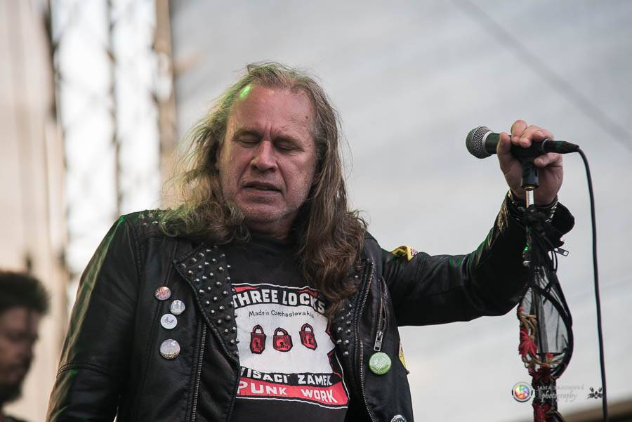 Hrady CZ na Švihově: V pátek fanoušky rozohnili Rybičky 48, Visací zámek nebo Smrtislav