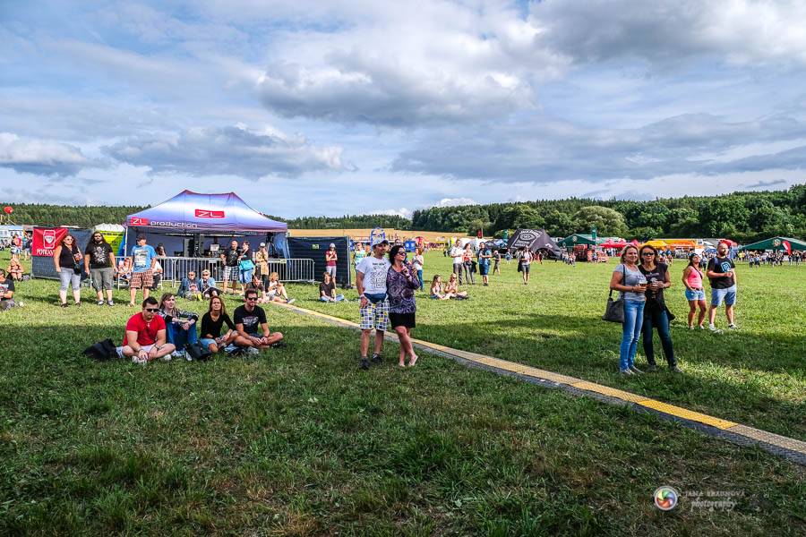 Hrady CZ na Švihově: V pátek fanoušky rozohnili Rybičky 48, Visací zámek nebo Smrtislav