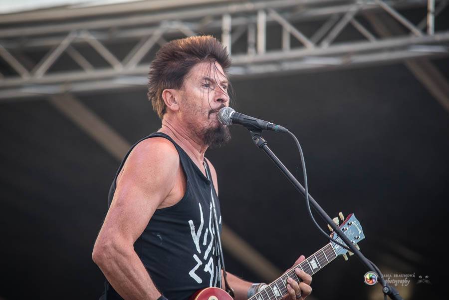 Hrady CZ na Švihově: V pátek fanoušky rozohnili Rybičky 48, Visací zámek nebo Smrtislav