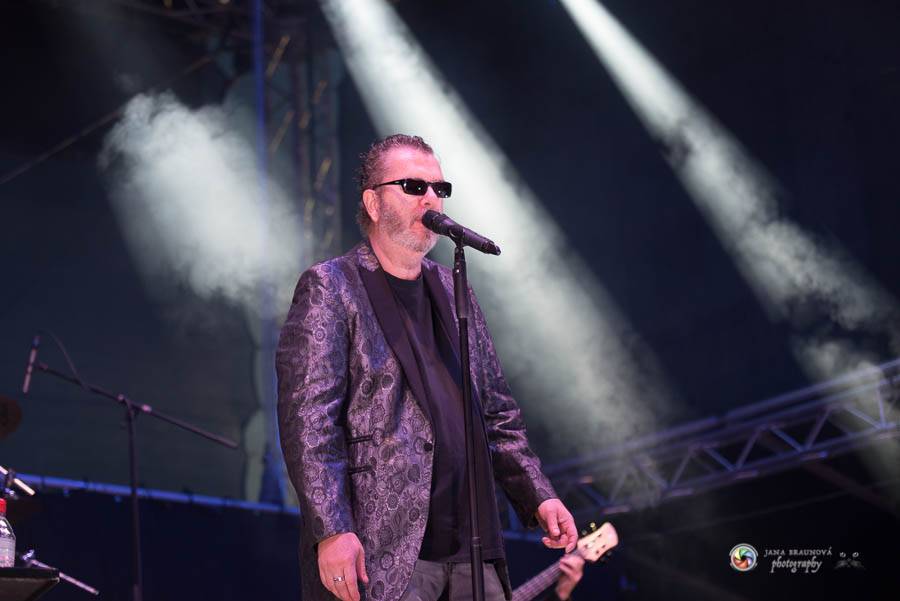 Hrady CZ na Švihově: V pátek fanoušky rozohnili Rybičky 48, Visací zámek nebo Smrtislav