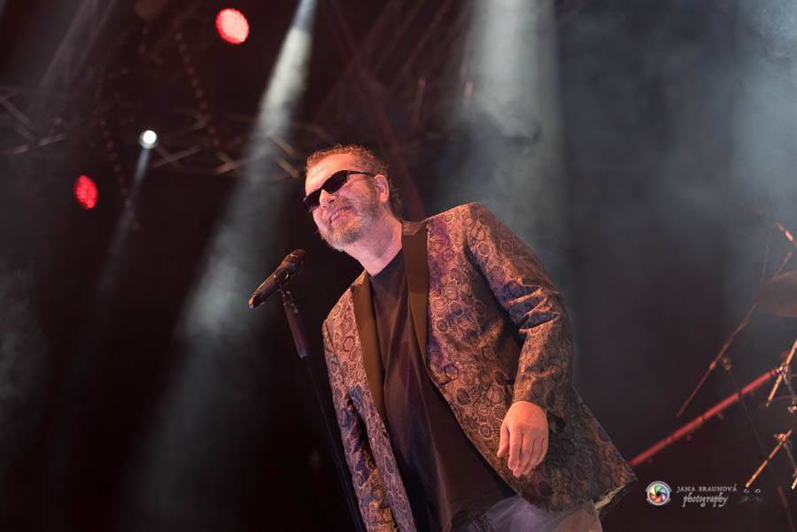 Hrady CZ na Švihově: V pátek fanoušky rozohnili Rybičky 48, Visací zámek nebo Smrtislav