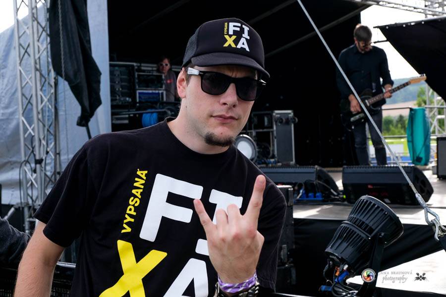 Hrady CZ na Švihově: V pátek fanoušky rozohnili Rybičky 48, Visací zámek nebo Smrtislav