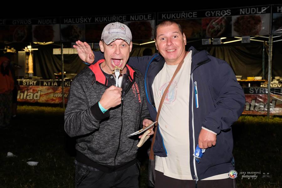 Hrady CZ na Švihově: V pátek fanoušky rozohnili Rybičky 48, Visací zámek nebo Smrtislav