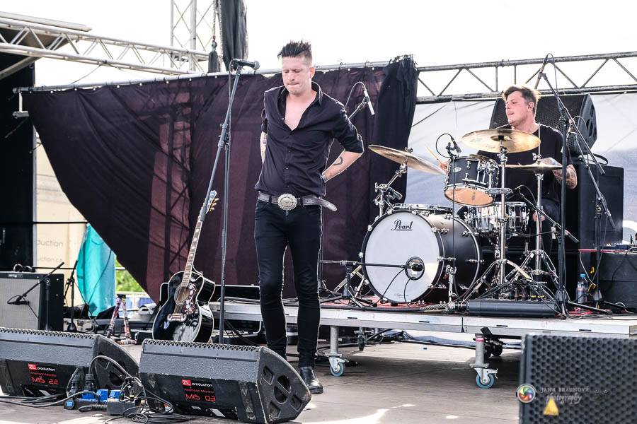 Hrady CZ na Švihově: V pátek fanoušky rozohnili Rybičky 48, Visací zámek nebo Smrtislav