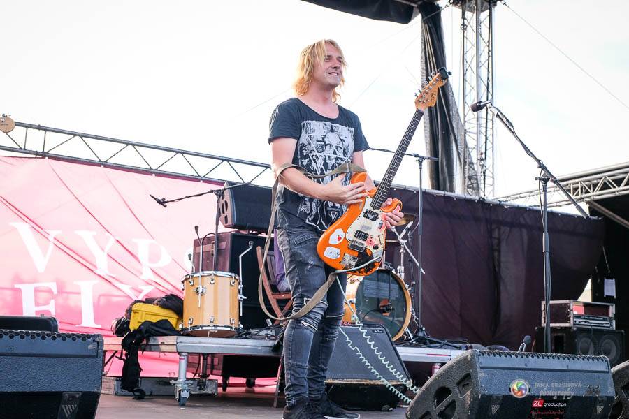 Hrady CZ na Švihově: V pátek fanoušky rozohnili Rybičky 48, Visací zámek nebo Smrtislav