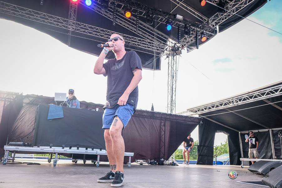 Hrady CZ na Švihově: V pátek fanoušky rozohnili Rybičky 48, Visací zámek nebo Smrtislav