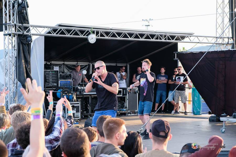 Hrady CZ na Švihově: V pátek fanoušky rozohnili Rybičky 48, Visací zámek nebo Smrtislav