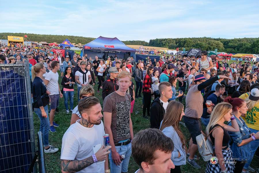 Hrady CZ na Švihově: V pátek fanoušky rozohnili Rybičky 48, Visací zámek nebo Smrtislav