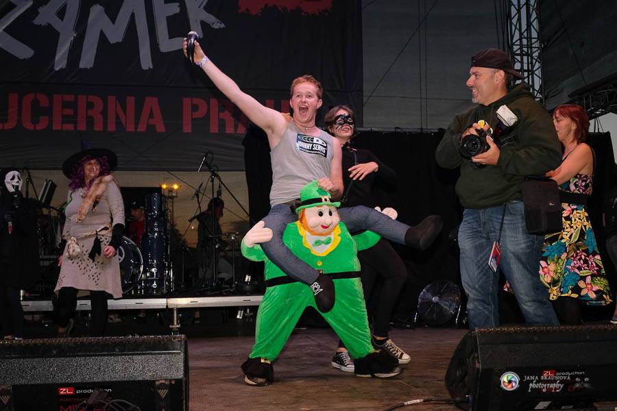 Hrady CZ na Švihově: V pátek fanoušky rozohnili Rybičky 48, Visací zámek nebo Smrtislav